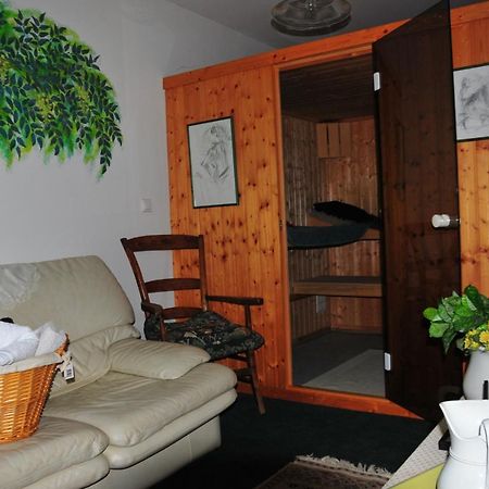 Les Guenins Bed and Breakfast Gien Eksteriør billede