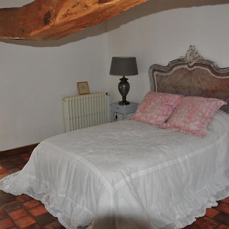 Les Guenins Bed and Breakfast Gien Eksteriør billede