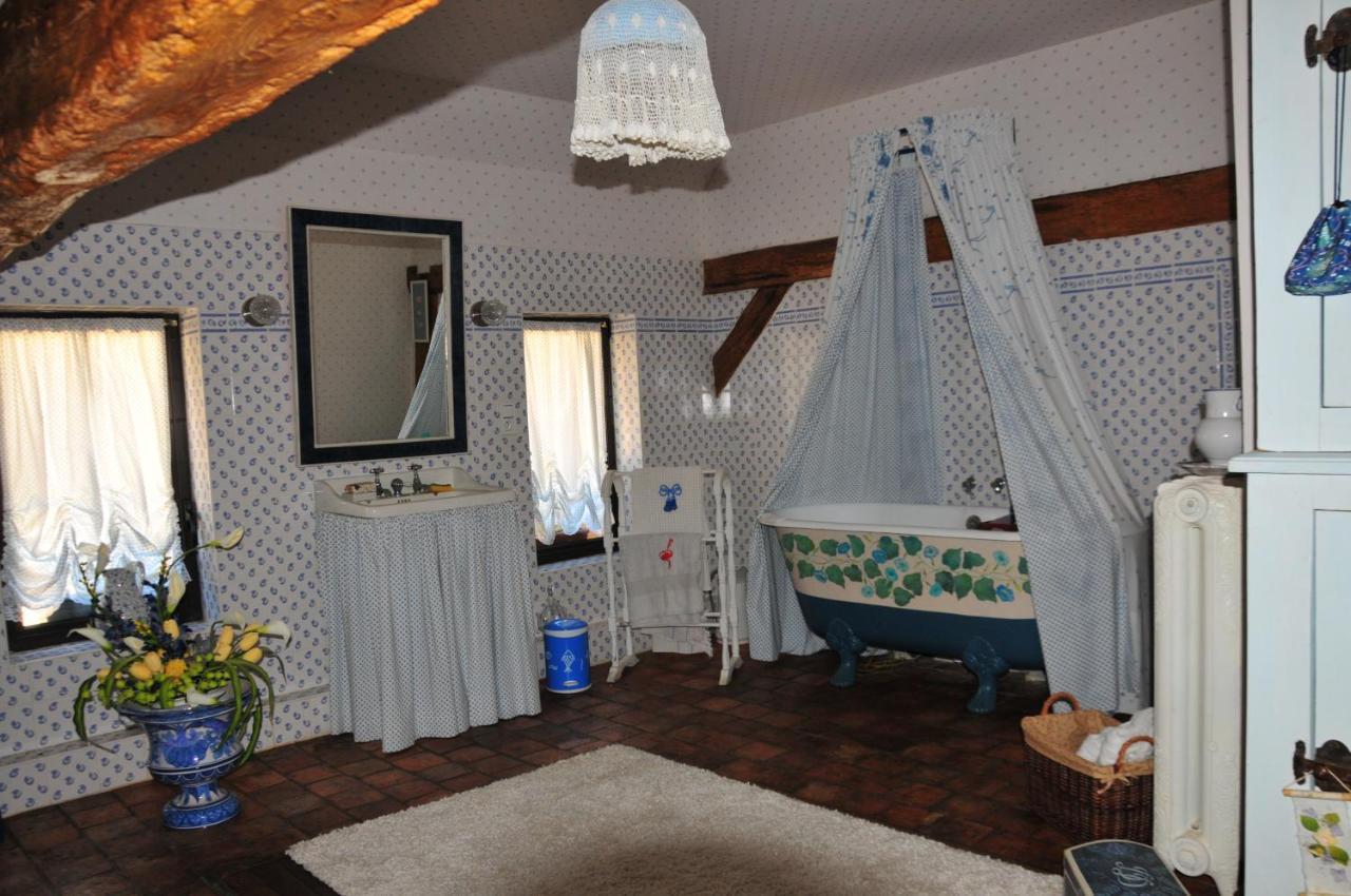 Les Guenins Bed and Breakfast Gien Eksteriør billede