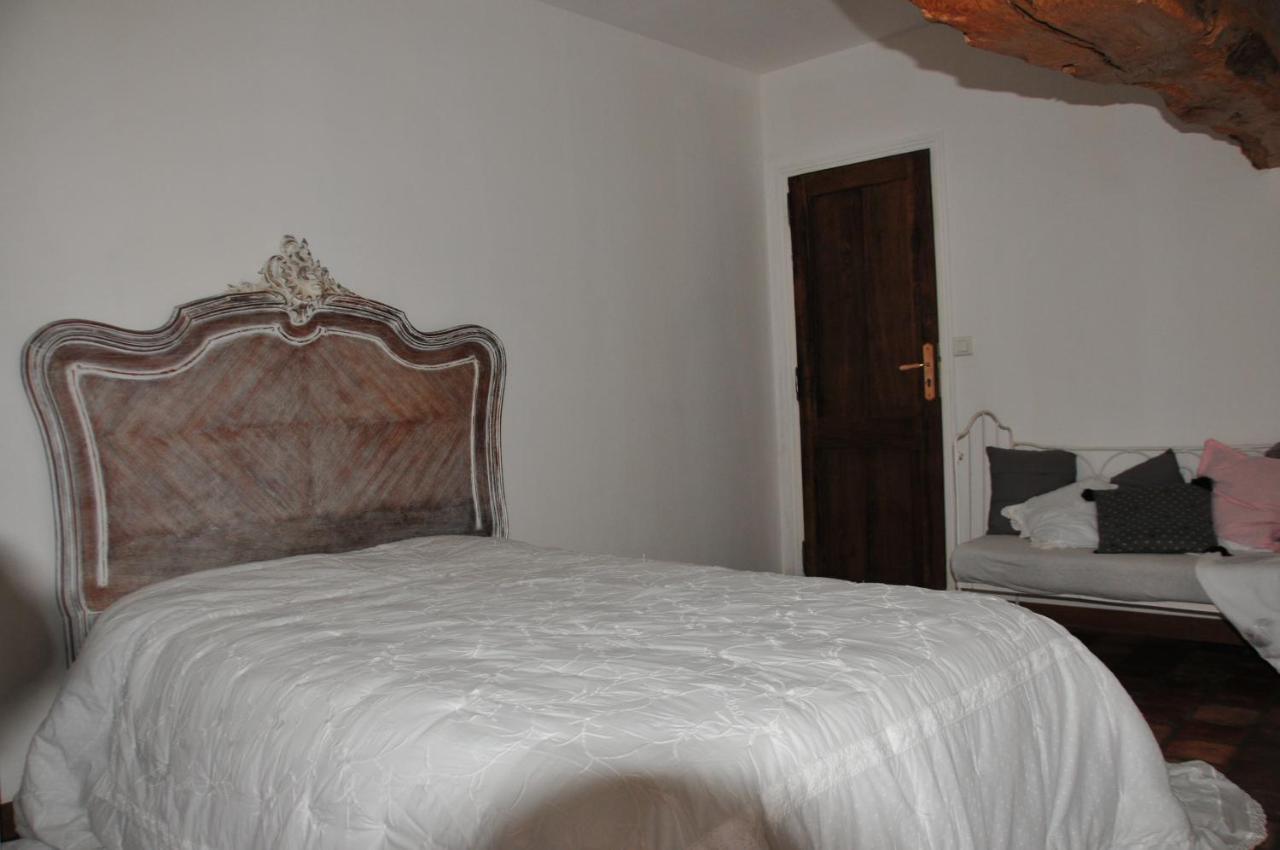 Les Guenins Bed and Breakfast Gien Eksteriør billede