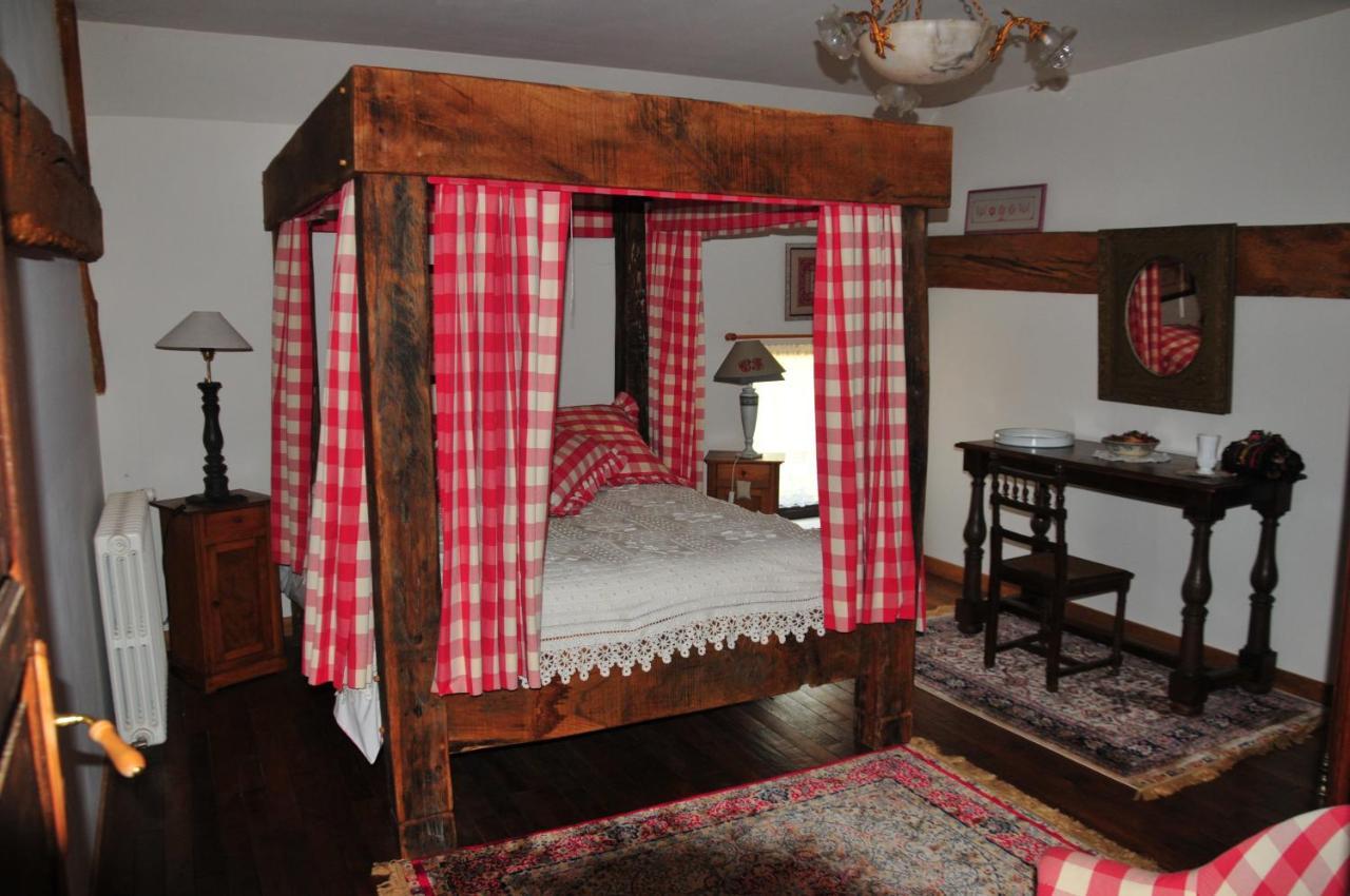 Les Guenins Bed and Breakfast Gien Eksteriør billede