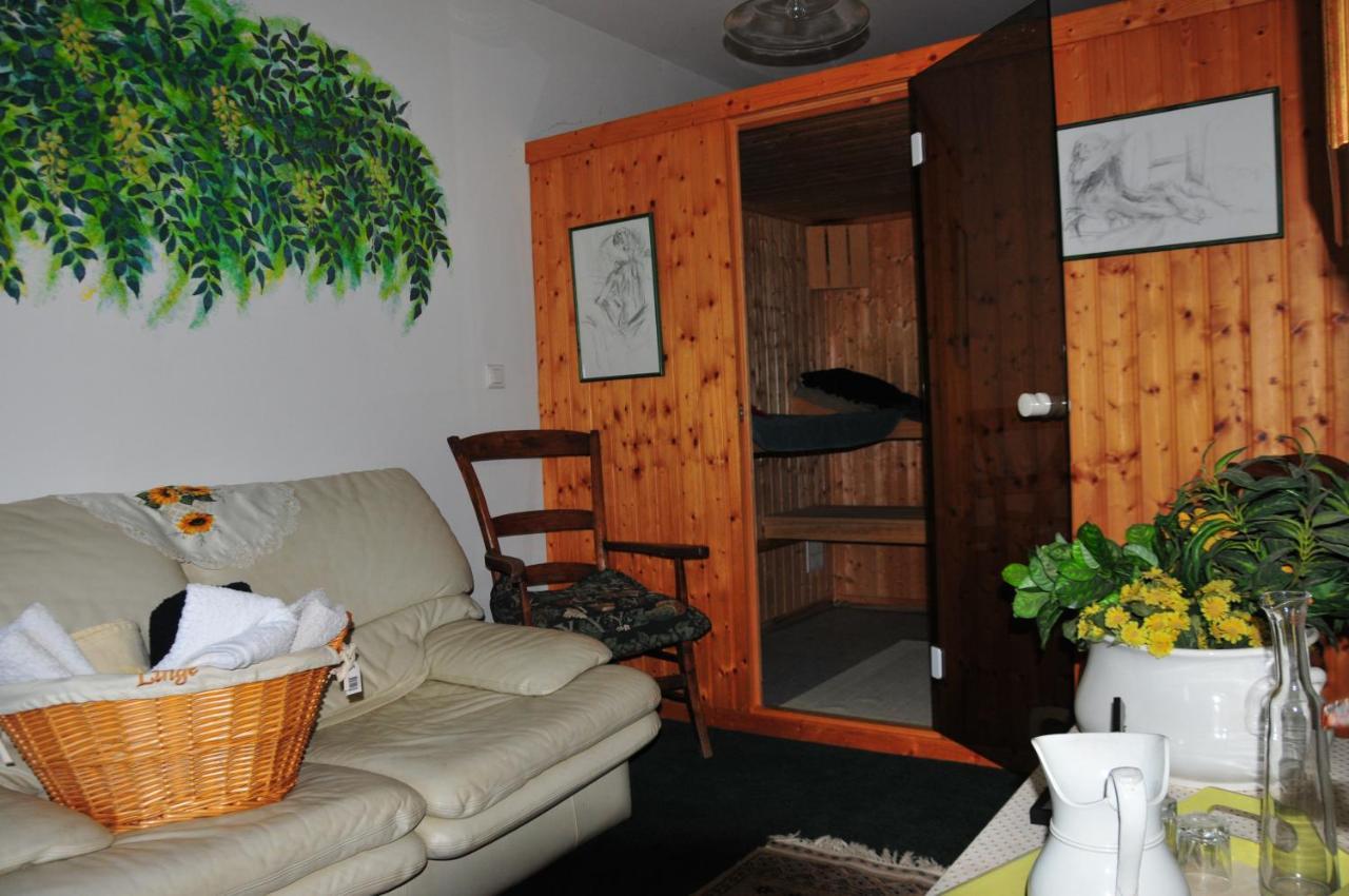 Les Guenins Bed and Breakfast Gien Eksteriør billede