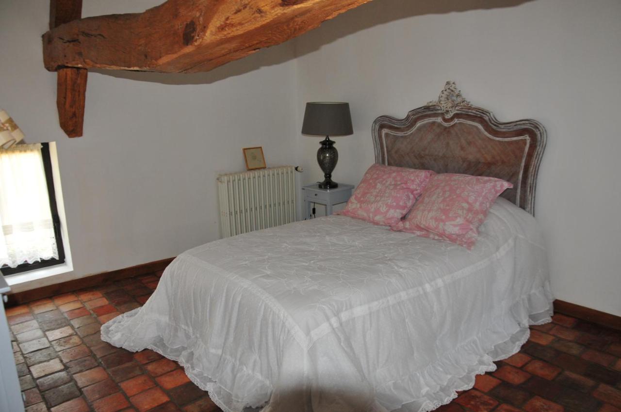 Les Guenins Bed and Breakfast Gien Eksteriør billede