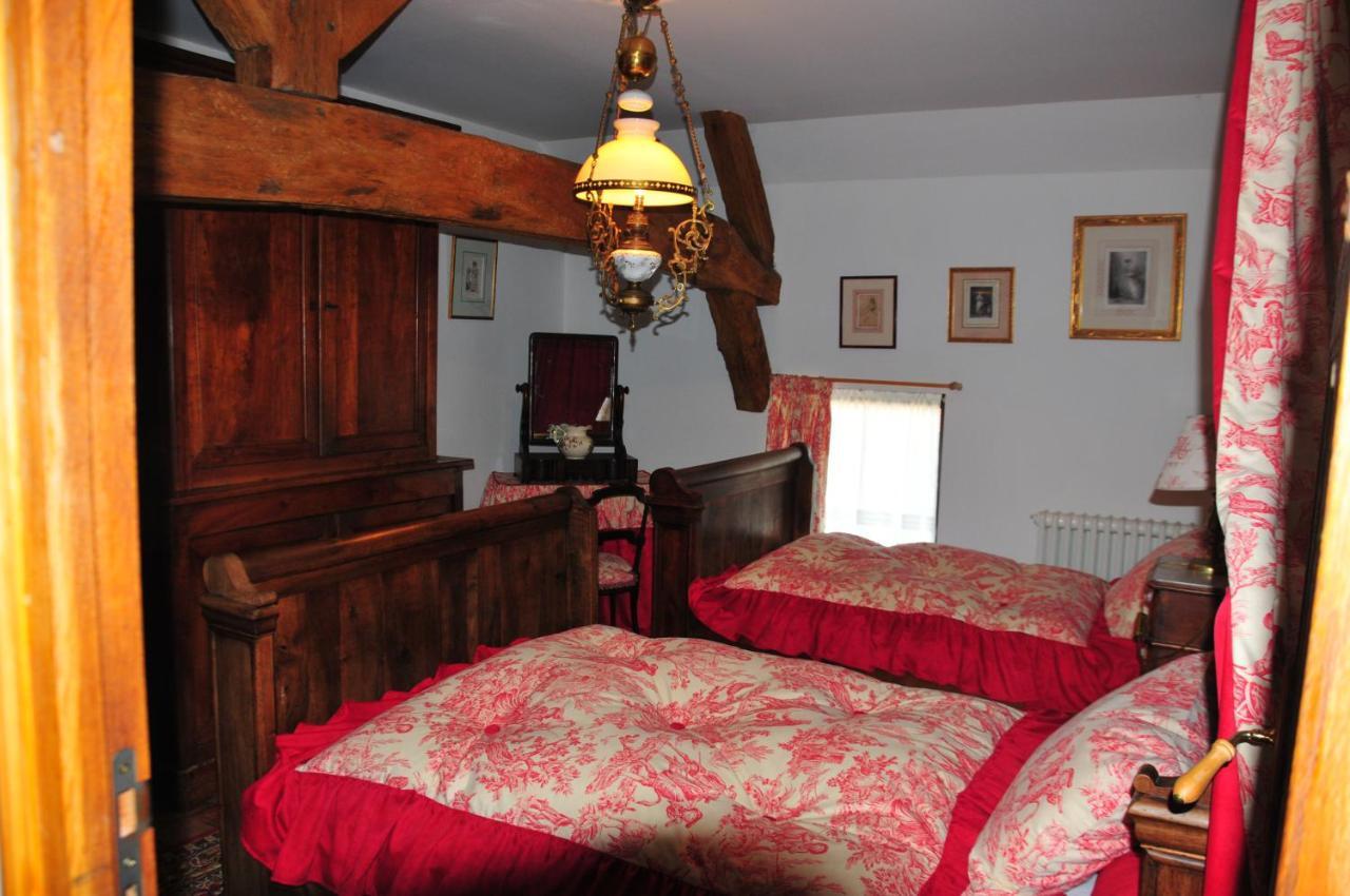 Les Guenins Bed and Breakfast Gien Eksteriør billede